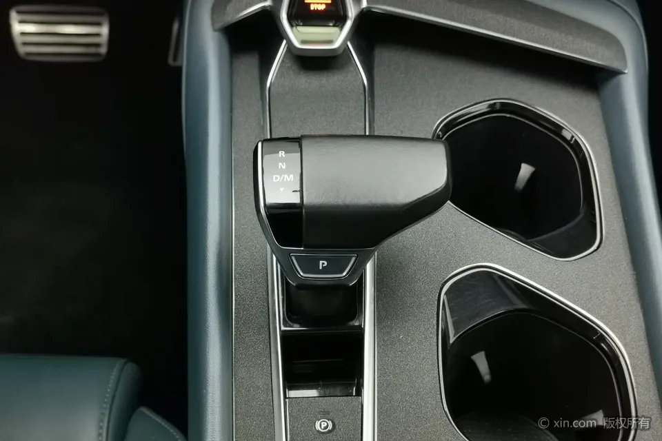 MG 7 2.0T Automatic Beauty Hunter Luxury Edition 2023 — миниатюра 3