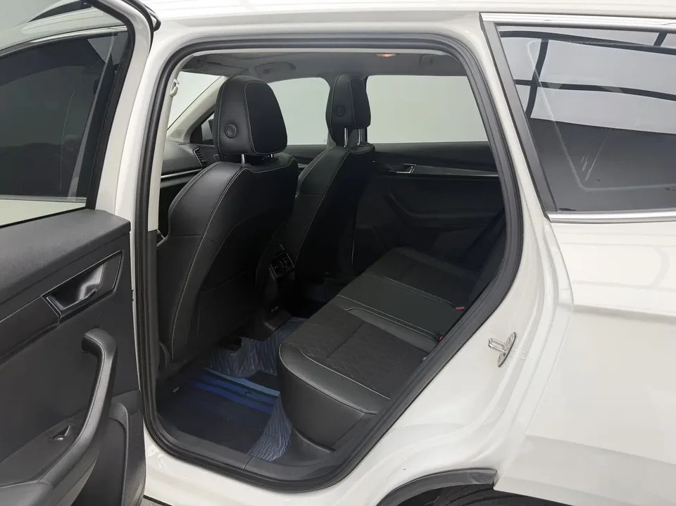 Skoda Karoq Korok 2021 TSI280 Deluxe Edition 2022 — миниатюра 4
