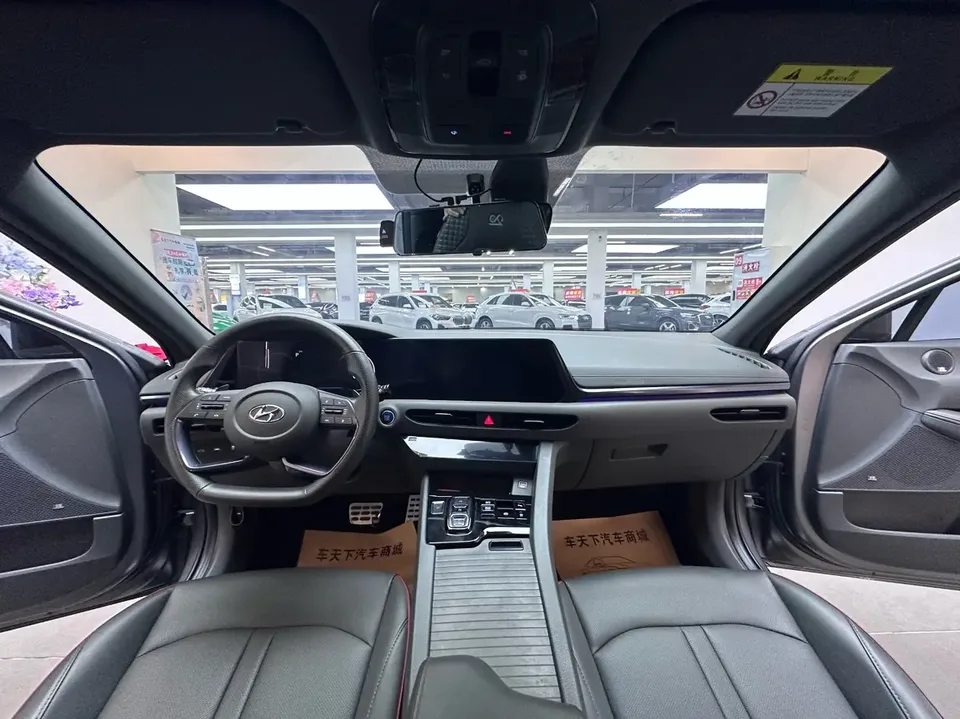 Hyundai Sonata 380TGDi 20th SE Automatic 20th Anniversary Edition 2023 — миниатюра 3