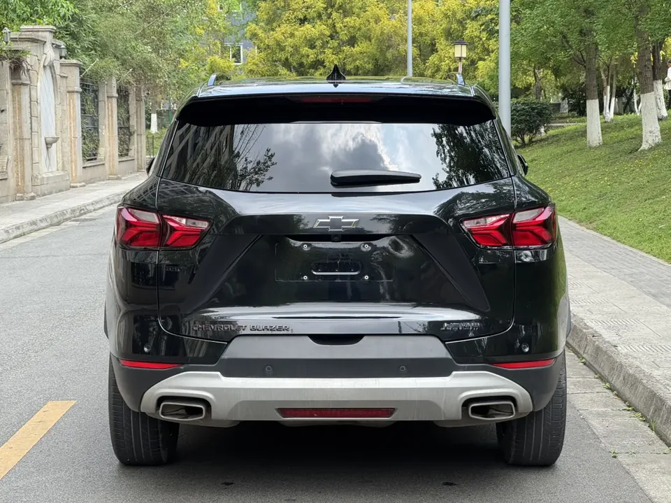 Chevrolet Pioneer Trailblazer 2022 light hybrid 650T Redline 7-seat Ting version 2023 — миниатюра 2