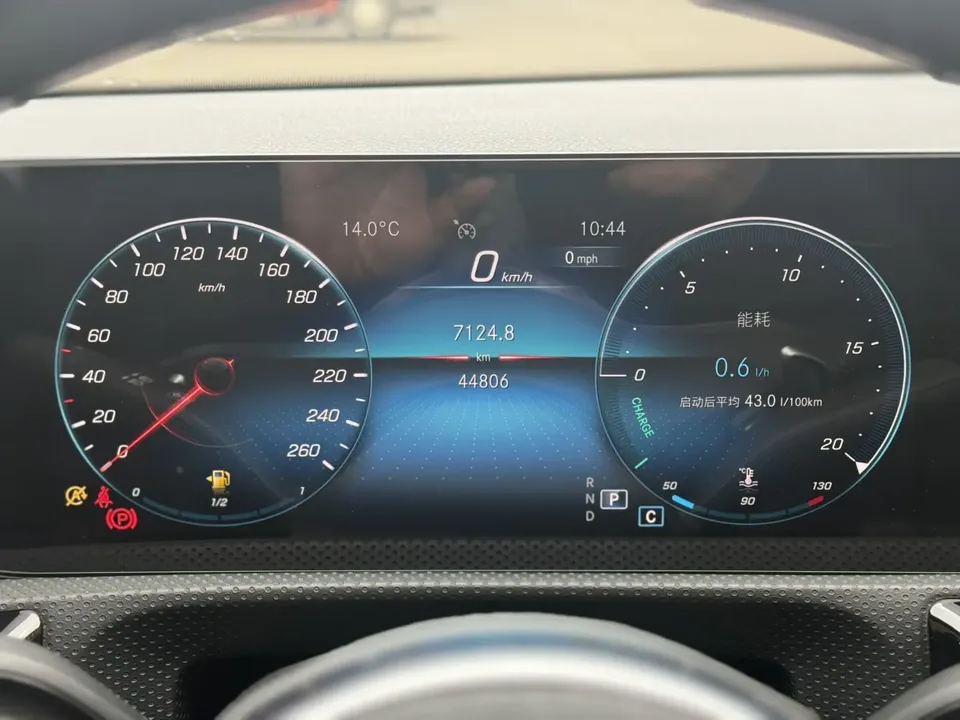 Mercedes-Benz Mercedes Benz A Class second facelift A 200 L sports sedan fashion version 2022 — миниатюра 4