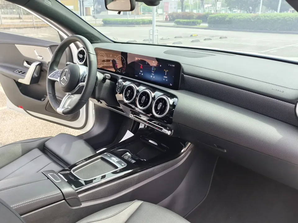 Mercedes-Benz Mercedes Benz A Class Mercedes-Benz A-Class 2023 A 180 L 2023 — миниатюра 4
