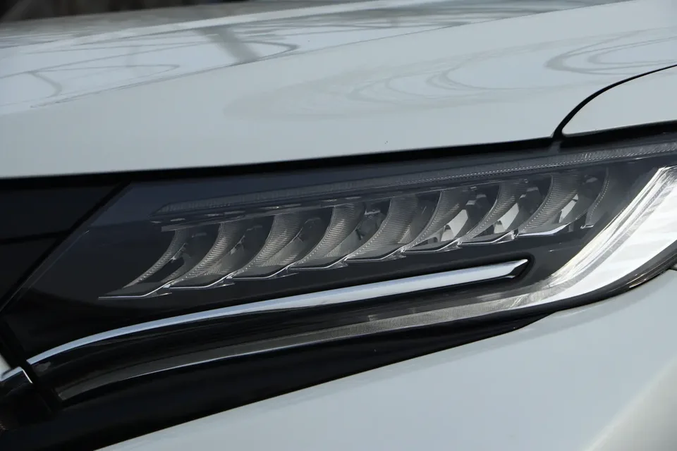 Honda UR-V 370TURBO 2WD Elegant Edition 2022 — миниатюра 2