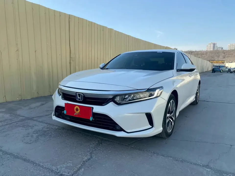 Honda Inspire Yingshipai 2022 2022 Insignia Hybrid 2.0L Net Smart Edition 2022 — photo 1, buy with delivery to Moscow