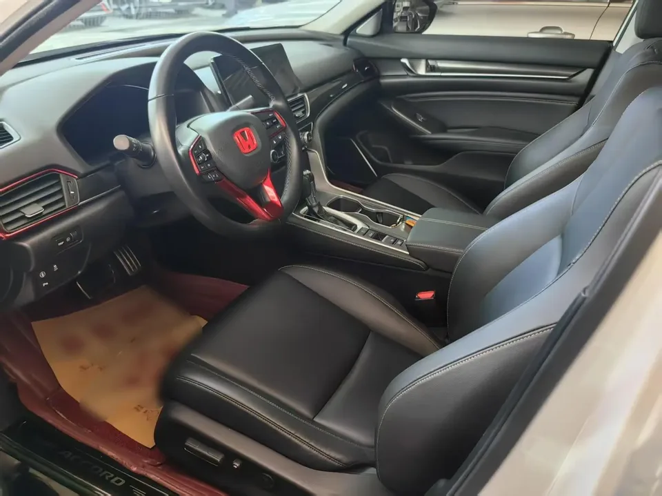 Honda Accord 2022 Accord 260TURBO Fantasy Night Premium Edition 2022 — миниатюра 3