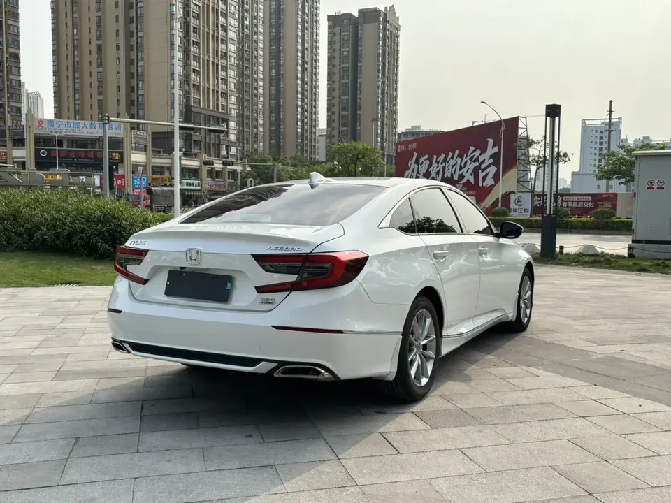 Honda Accord Accord 2022 260TURBO Deluxe Edition 2022 — миниатюра 2