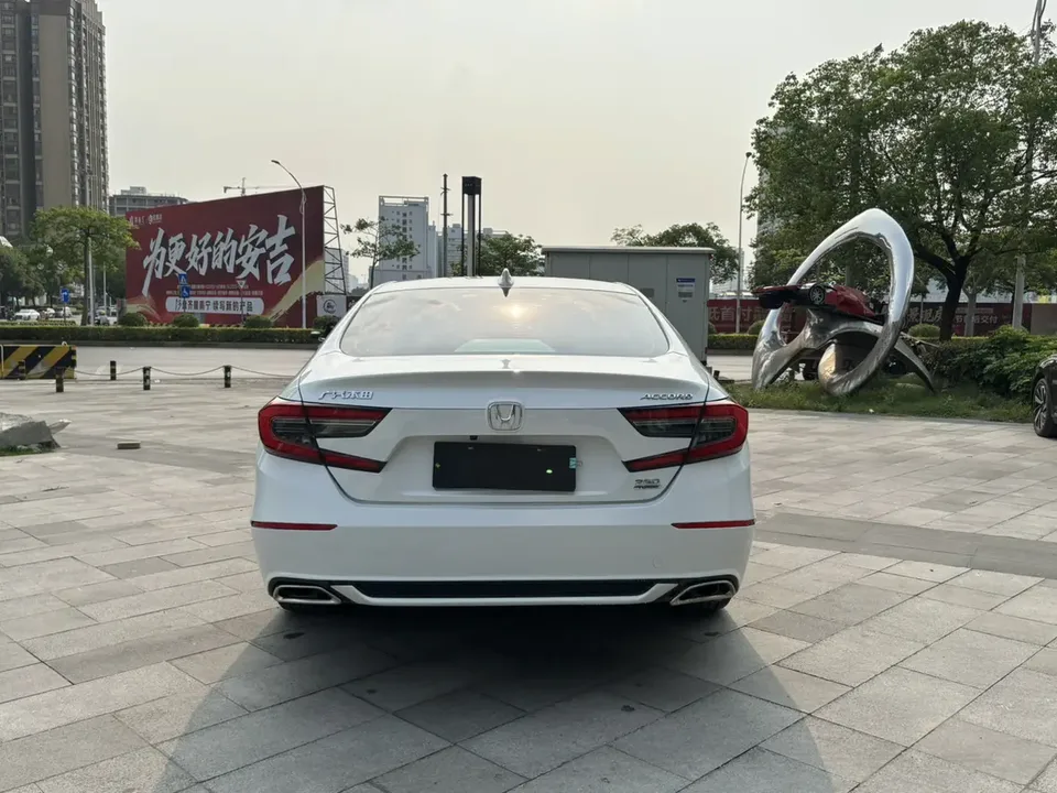 Honda Accord Accord 2022 260TURBO Deluxe Edition 2022 — миниатюра 4