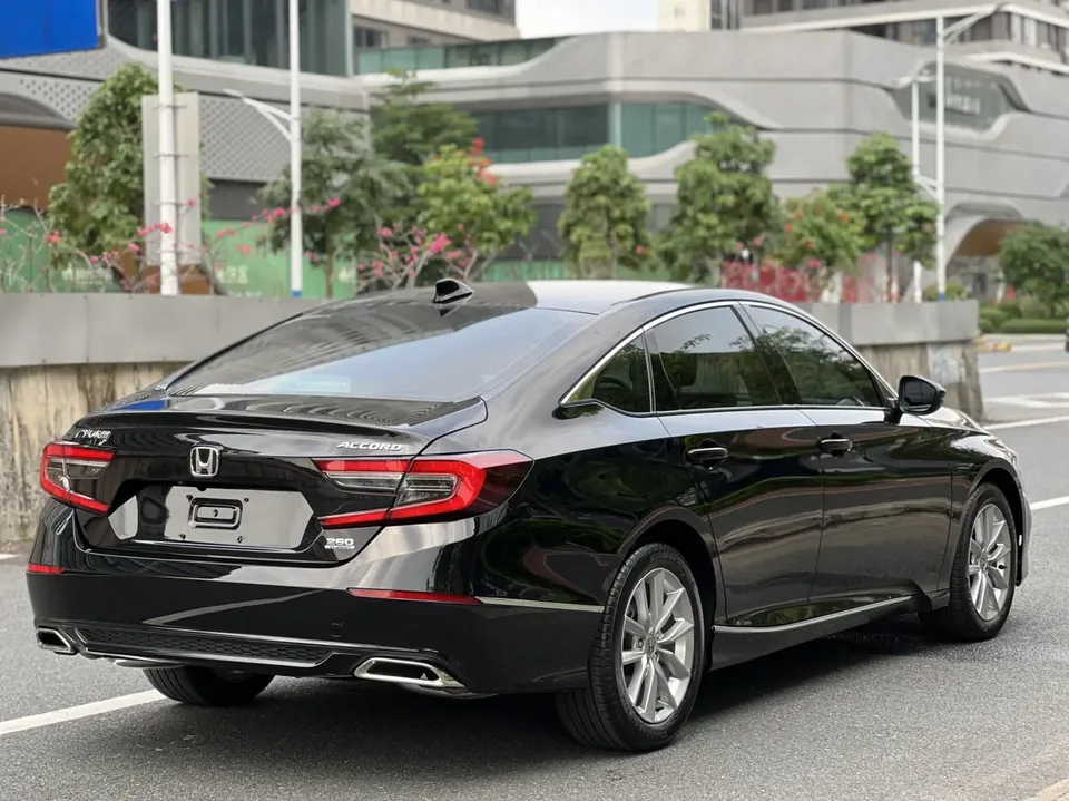 Honda Accord Accord 2022 260TURBO Deluxe Edition 2023 — миниатюра 2