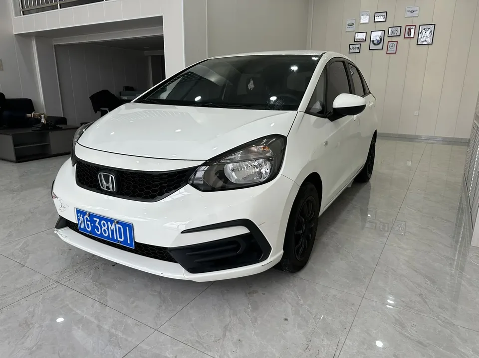 Honda FIT Fit 2021 1.5L CVT Trendy Sunroof Edition 2022 — photo 1, buy with delivery to Moscow