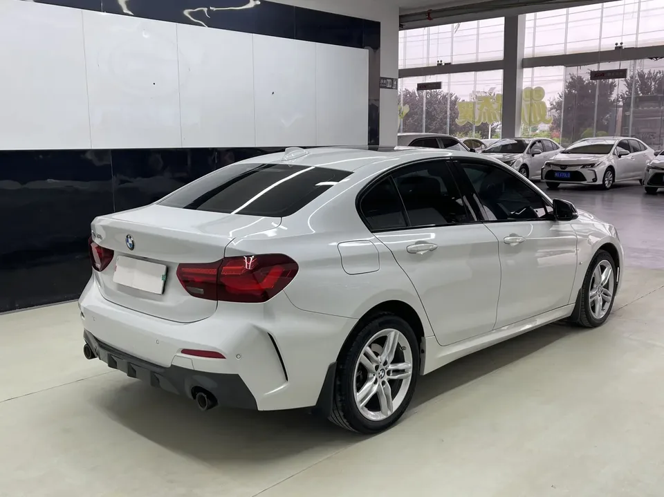 BMW 1 Series 1 Series 2023 BMW 1 Series 2023 120i M Sport Night Edition 2023 — thumbnail 4