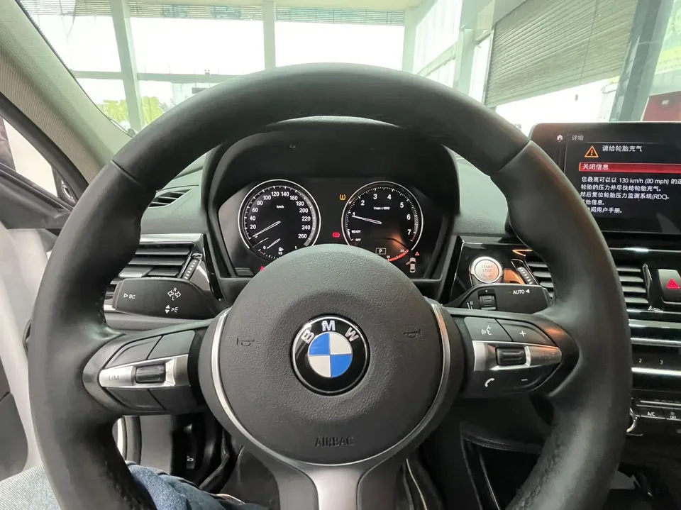 BMW 1 Series 1 Series 2023 BMW 1 Series 2023 120i M Sport Night Edition 2023 — thumbnail 5