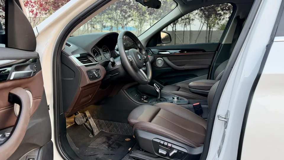 BMW X1 BMW X1 2022 sDrive25Li Leading Edition 2022 — миниатюра 5