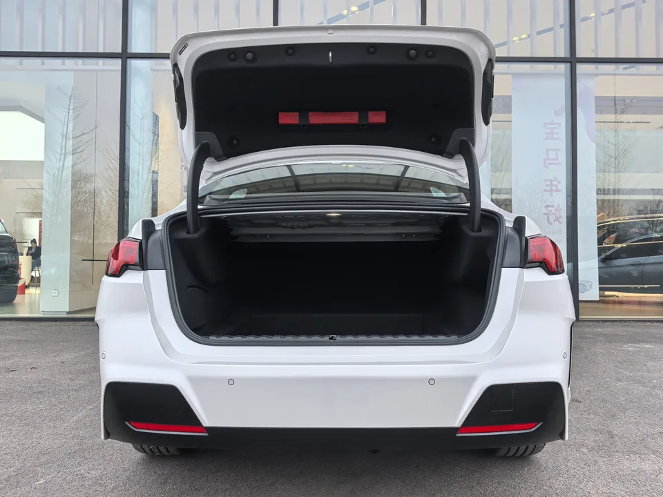 BMW 2 Series 225L M Sports Package 2025 — миниатюра 4