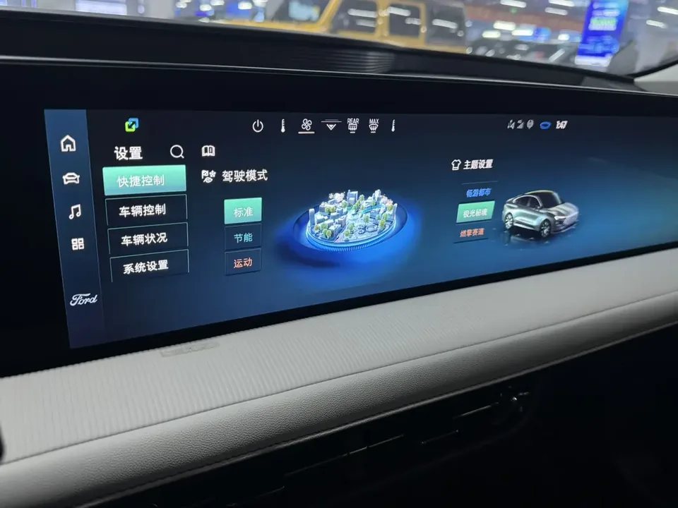 Ford Mondeo facelift EcoBoost 245 luxury model 2023 — миниатюра 4