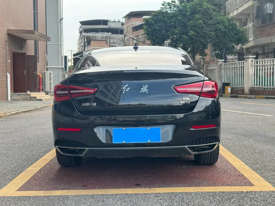 Hongqi H5 classic Hongqi H5 Classic 2022 Classic 1.8T Automatic Intelligent Connected Flag Edition 2022 — миниатюра 2