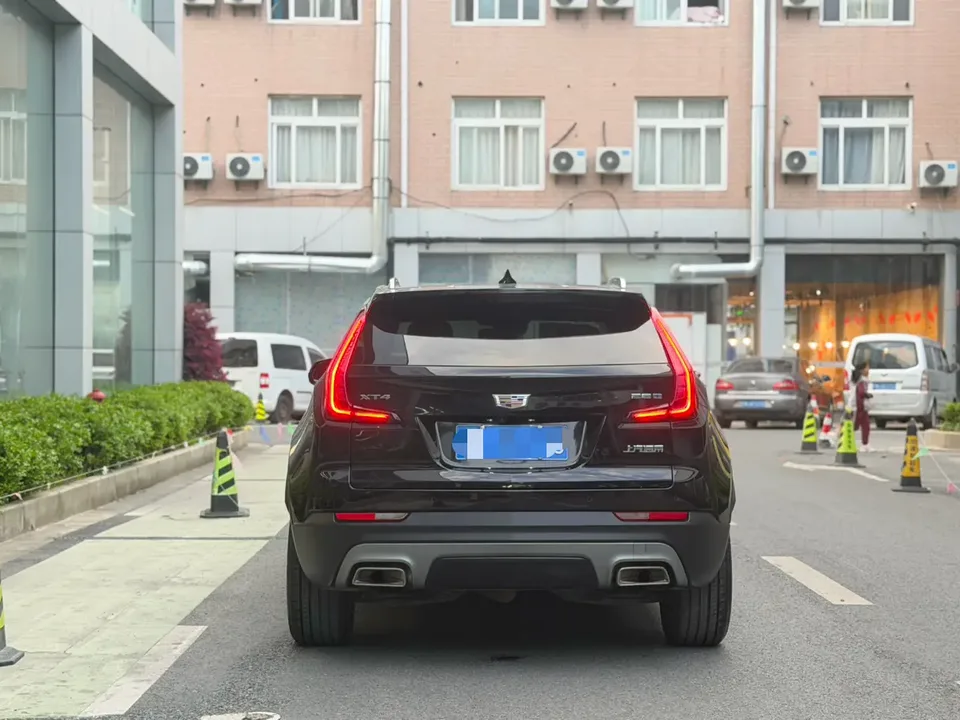 Cadillac XT4 Cadillac XT4 2023 28T two-wheel drive premium model 2023 — миниатюра 2