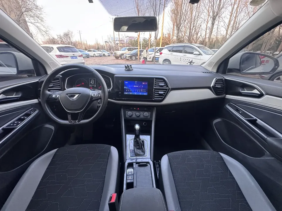 Jetta VS7 Black Front Edition 1.4T Automatic Honor Type 2023 — thumbnail 2