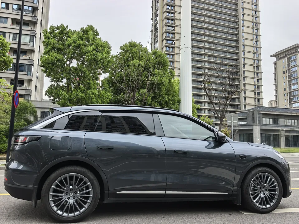 Leapmotor Zero running C11 Pure Electric 580 Premium Edition 2025 — миниатюра 2