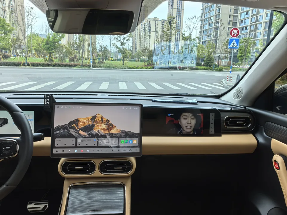 Leapmotor Zero running C11 Pure Electric 580 Premium Edition 2025 — миниатюра 3