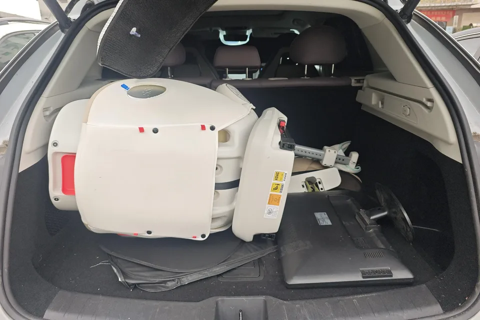 Leapmotor Zero running C11 Extended Range 300 Intelligent Edition 2023 — миниатюра 3