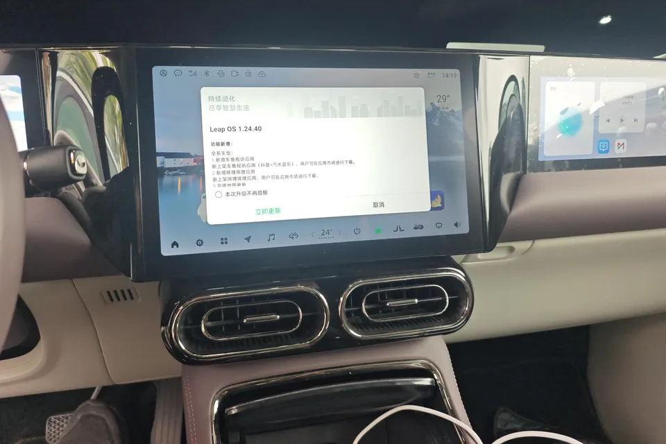 Leapmotor Zero running C11 Extended Range 300 Intelligent Edition 2023 — миниатюра 4