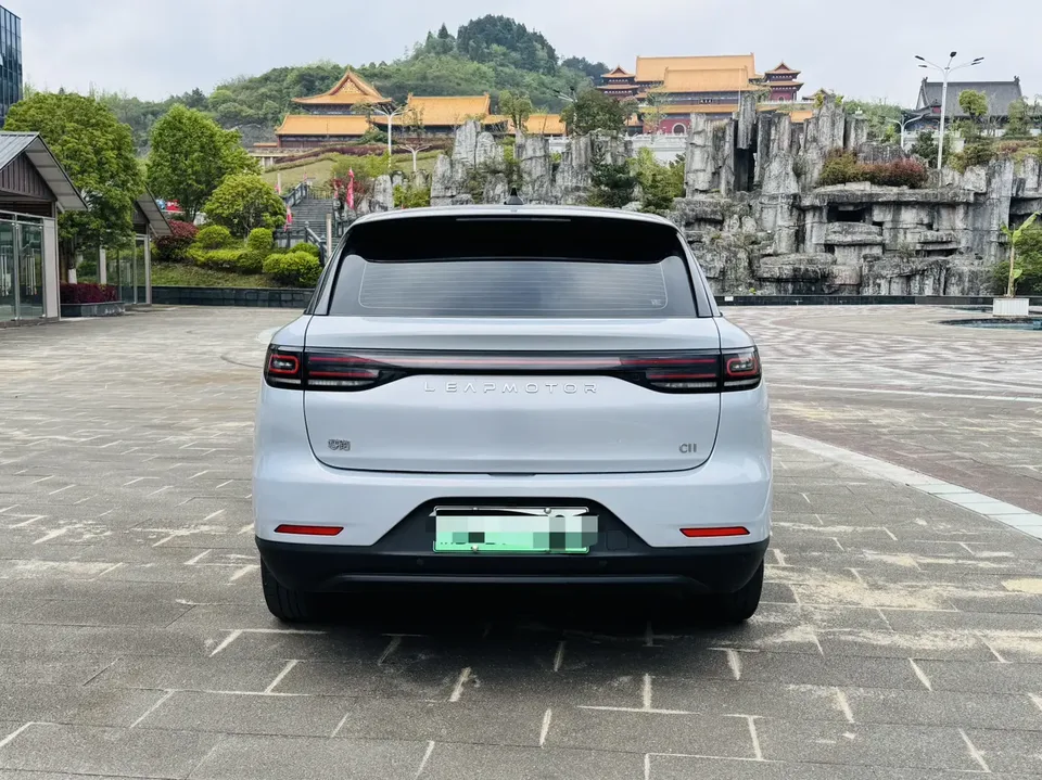 Leapmotor Zero running C11 Pure Electric 515 Smart Edition 2024 — миниатюра 2