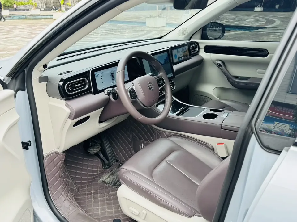 Leapmotor Zero running C11 Pure Electric 515 Smart Edition 2024 — миниатюра 3