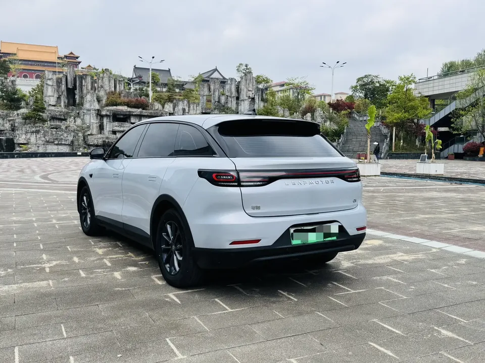 Leapmotor Zero running C11 Pure Electric 515 Smart Edition 2024 — миниатюра 4