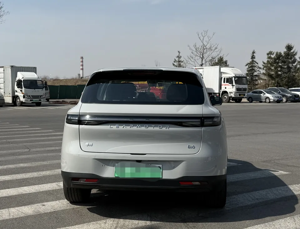 Leapmotor B10 510 Enjoy Edition 2025 — миниатюра 2