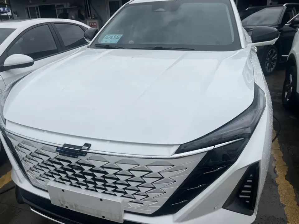 Oshan Changan Auchan Z6 Changan Auchan Z6 2023 Blue Whale 1.5T DCT Zhizun Edition 2024 — thumbnail 2