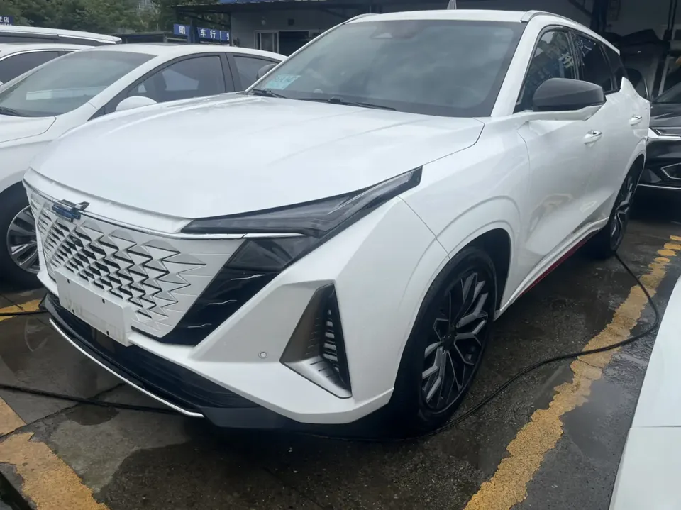 Oshan Changan Auchan Z6 Changan Auchan Z6 2023 Blue Whale 1.5T DCT Zhizun Edition 2024 — photo 1, buy with delivery to Moscow