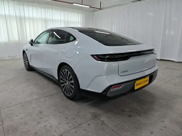 Geely Galaxy Star 8 PHEV 130km EM-i Flagship Edition 2025 — миниатюра 2