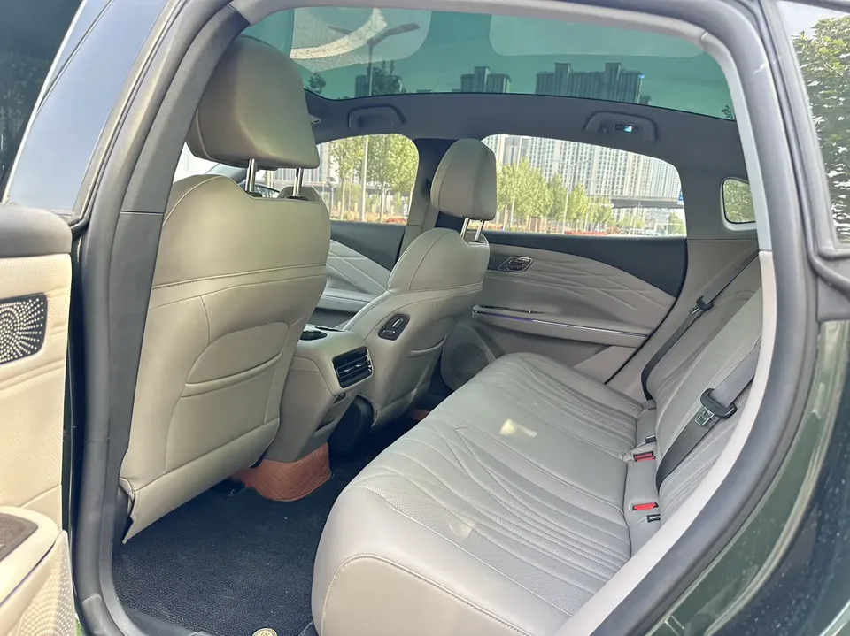 Geely Galaxy Star 8 PHEV 130km EM-i Premium Edition 2025 — миниатюра 3
