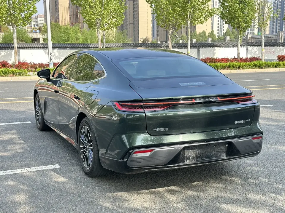 Geely Galaxy Star 8 PHEV 130km EM-i Premium Edition 2025 — миниатюра 4