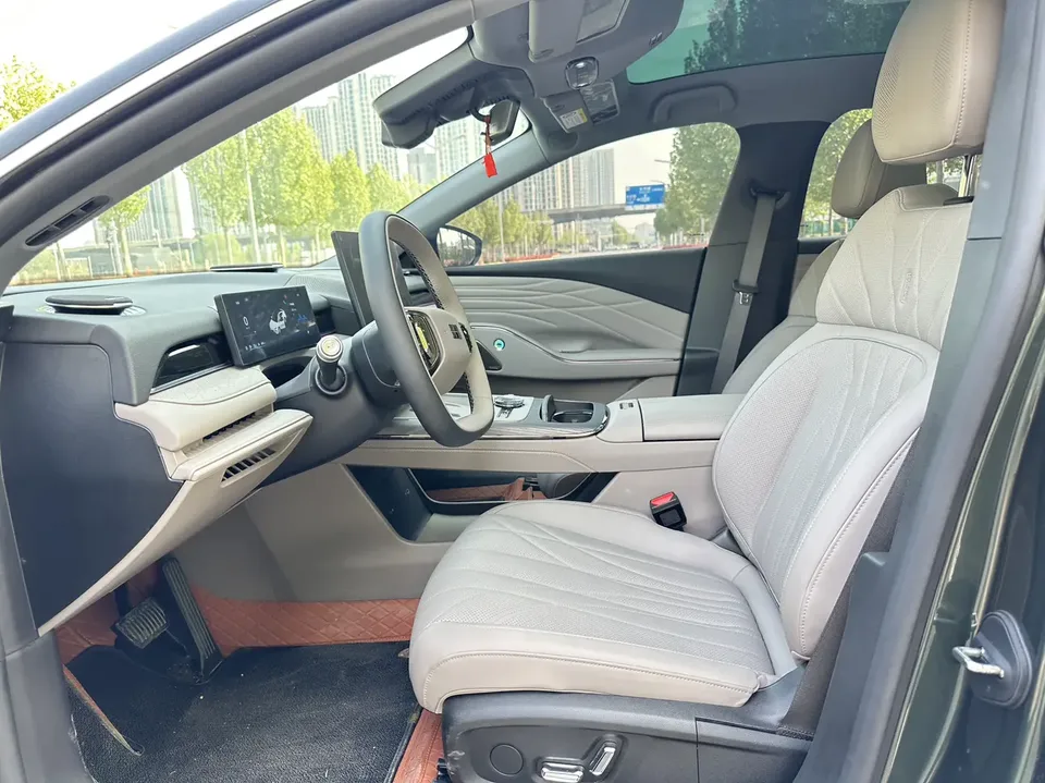 Geely Galaxy Star 8 PHEV 130km EM-i Premium Edition 2025 — миниатюра 5