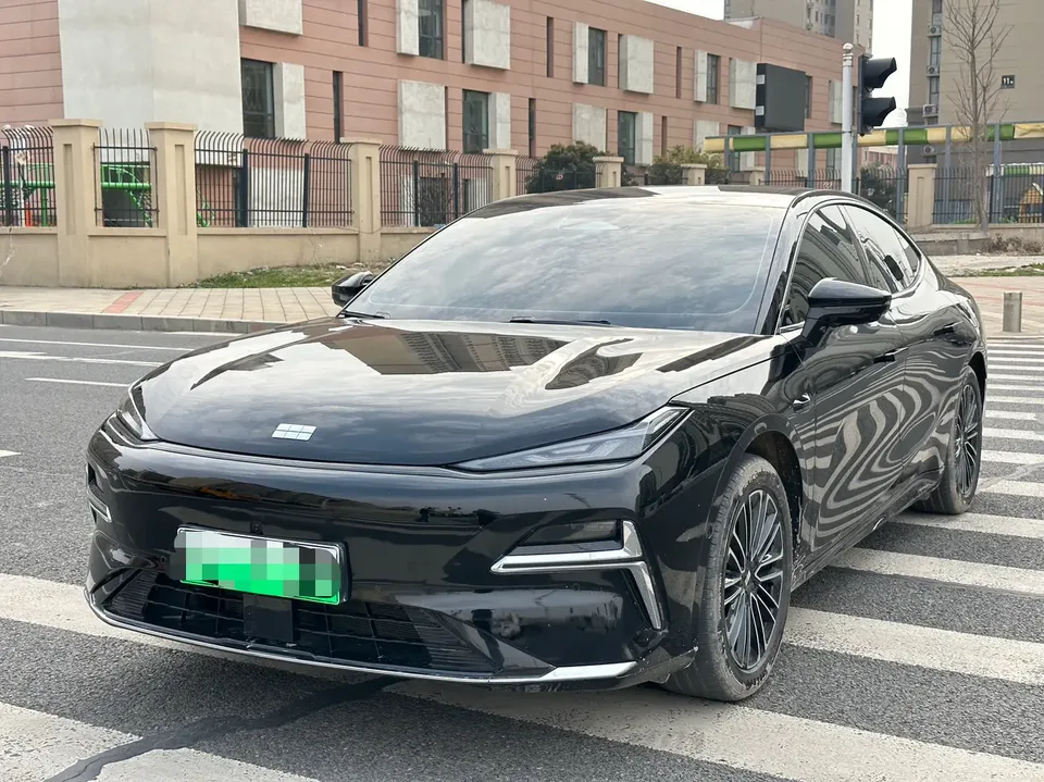 Geely Galaxy Star 8 PHEV 2025
