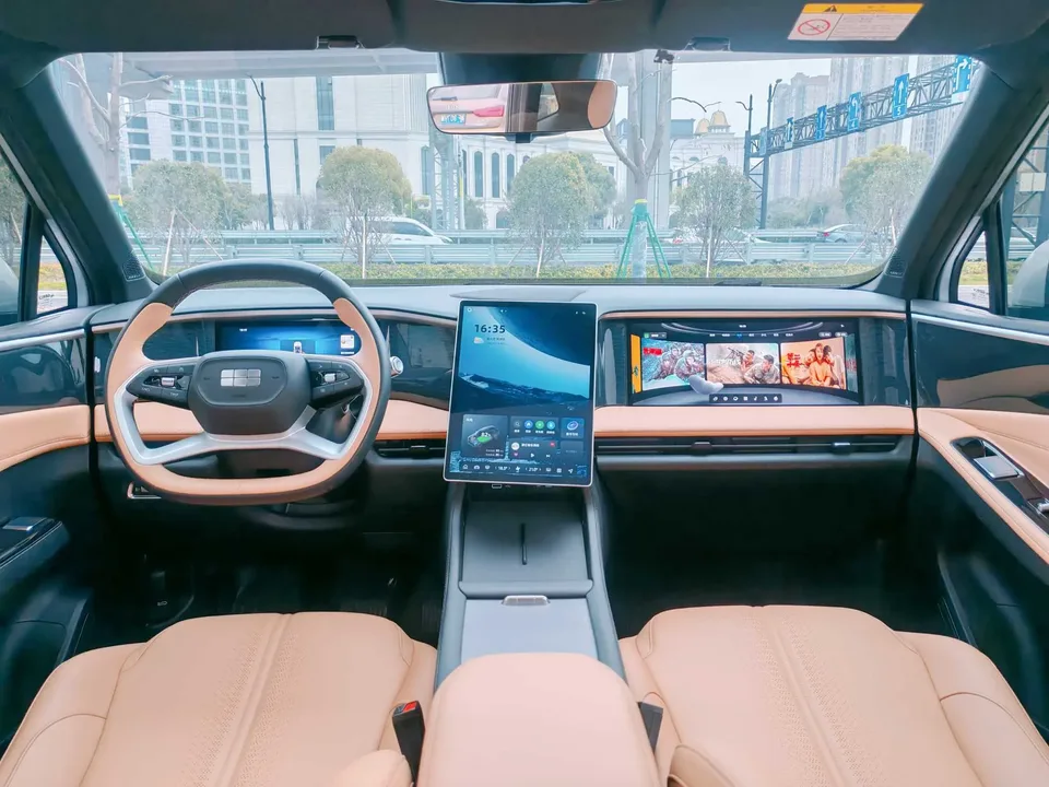 Geely Galaxy L7 1.5T DHT 55km PRO Longteng Edition 2024 — миниатюра 3