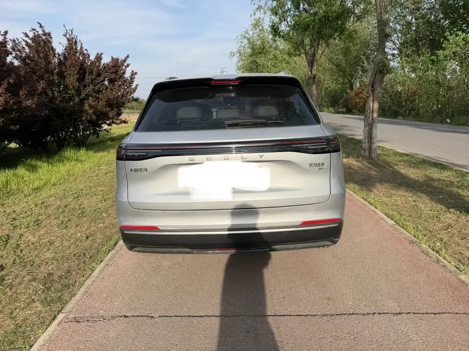 Geely Galaxy Starship 7 EM-i Galaxy Starship 7 EM-i 2025 120KM Exploration+ Edition 2024 — миниатюра 2