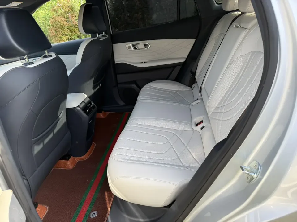 Geely Galaxy Starship 7 EM-i Galaxy Starship 7 EM-i 2025 120KM Exploration+ Edition 2024 — миниатюра 3