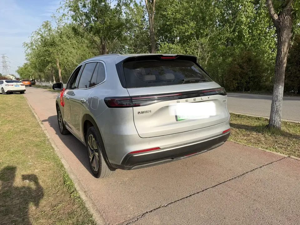 Geely Galaxy Starship 7 EM-i Galaxy Starship 7 EM-i 2025 120KM Exploration+ Edition 2024 — миниатюра 4