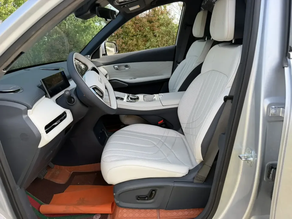 Geely Galaxy Starship 7 EM-i Galaxy Starship 7 EM-i 2025 120KM Exploration+ Edition 2024 — миниатюра 5