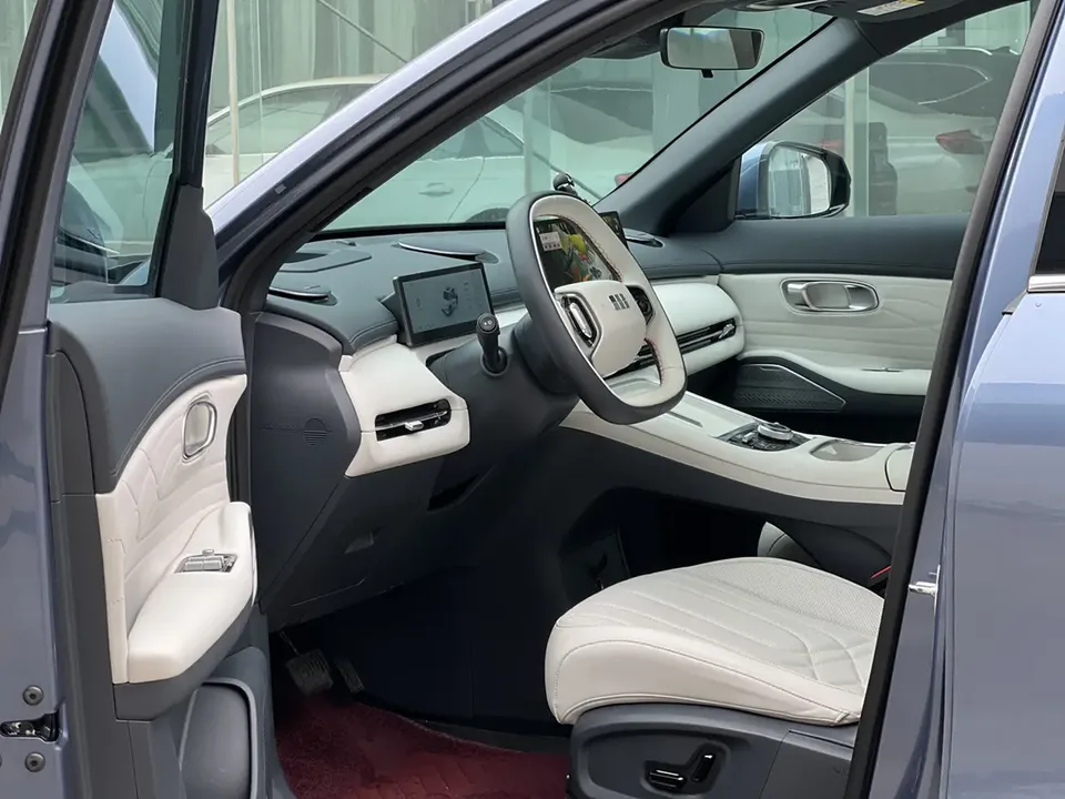 Geely Galaxy Starship 7 EM-i Galaxy Starship 7 EM-i 2025 120KM Exploration+ Edition 2024 — миниатюра 5