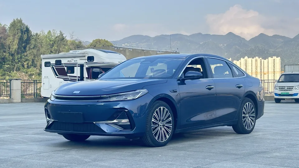 Geely Galaxy A7 PHEV 2025