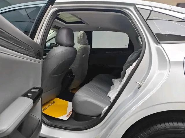 Geely Galaxy L6 1.5 EM-i DHT 140KM Exploration+ Edition 2026 — миниатюра 5