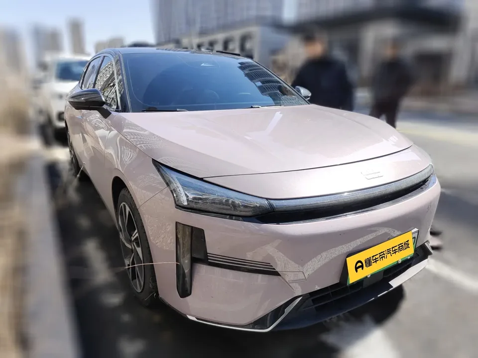 Geely Galaxy L6 Creative Edition 1.5T DHT 125km 2024 — миниатюра 3
