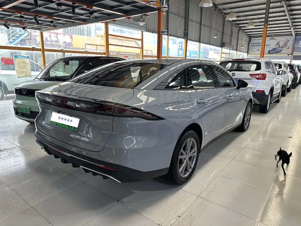 Geely Galaxy L6 1.5 EM-i DHT 140KM Exploration+ Edition 2025 — миниатюра 2