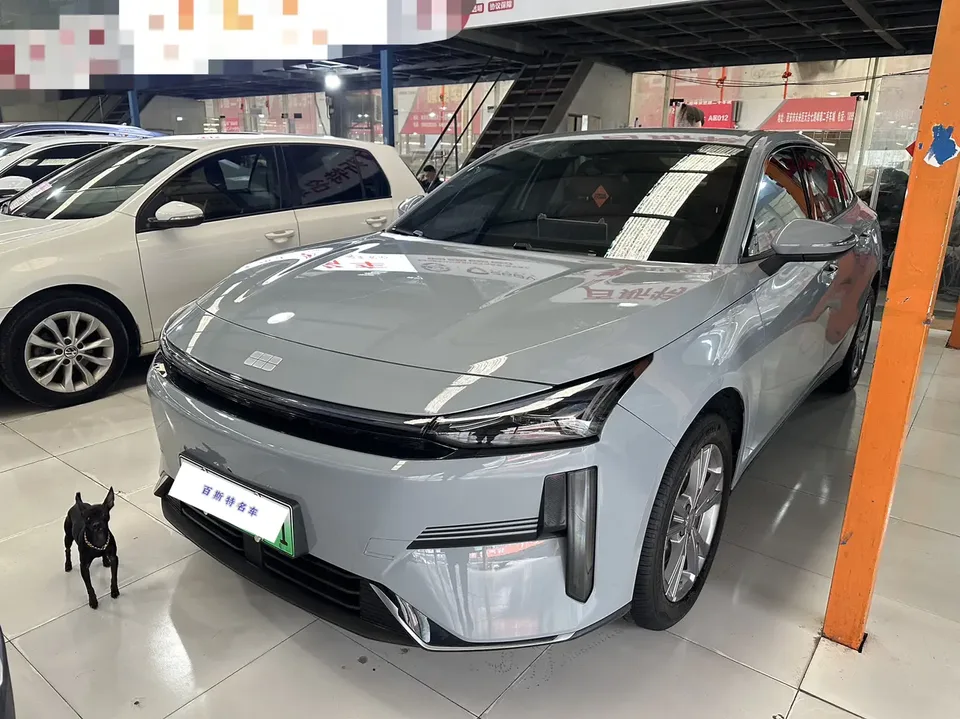 Geely Galaxy L6 1.5 EM-i DHT 140KM Exploration+ Edition 2025 — фото 1, купить с доставкой в Москву