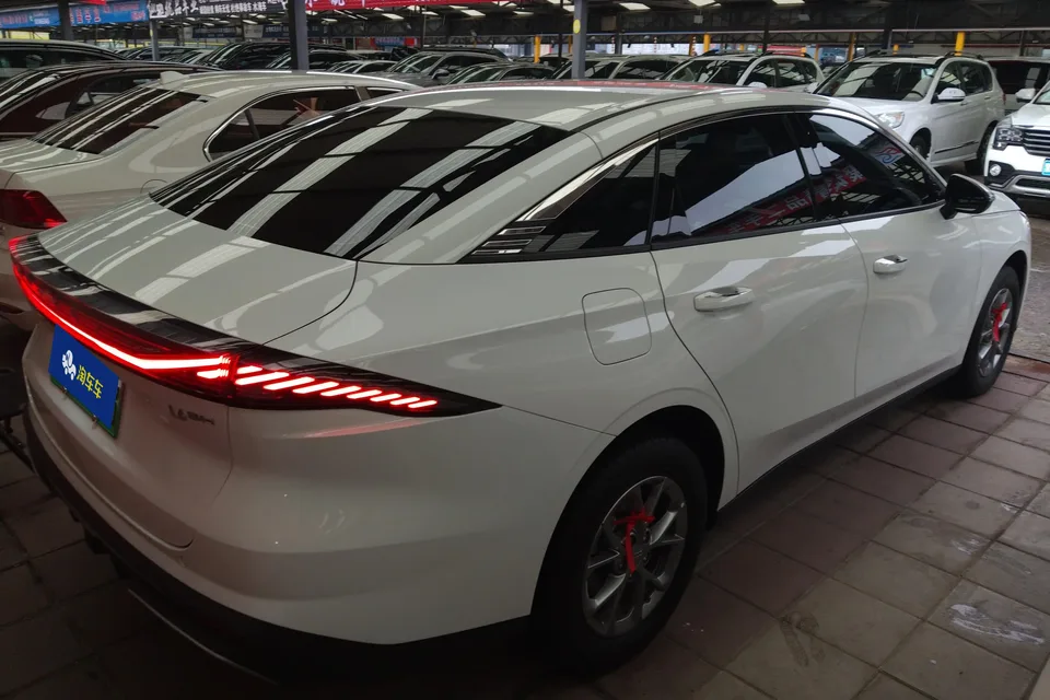 Geely Galaxy L6 1.5 EM-i DHT 60KM Sailing Edition 2025 — миниатюра 3
