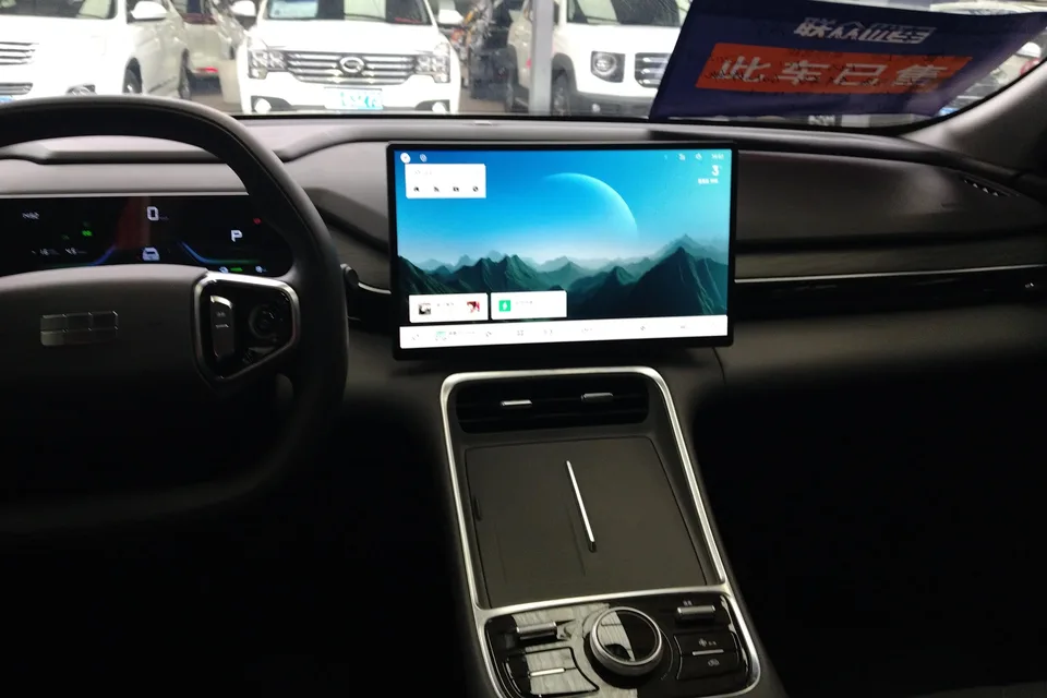 Geely Galaxy L6 1.5 EM-i DHT 60KM Sailing Edition 2025 — миниатюра 4