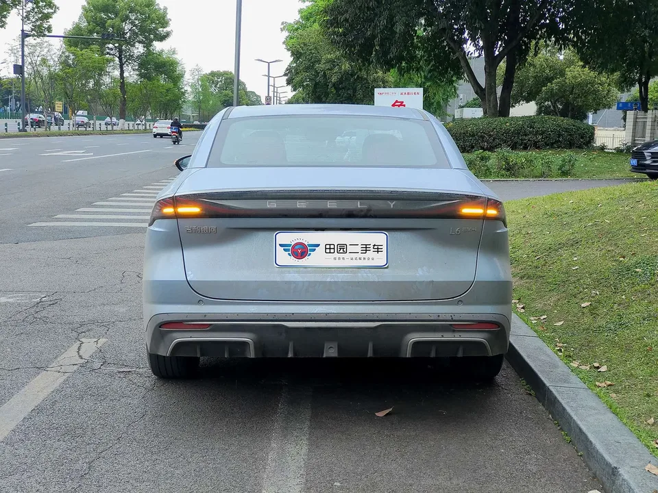 Geely Galaxy L6 1.5 EM-i DHT 140KM Exploration+ Edition 2025 — миниатюра 2